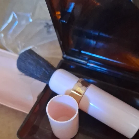 Pink Travel Makeup Brush with Brown Compact Case - Picture 2 of 8